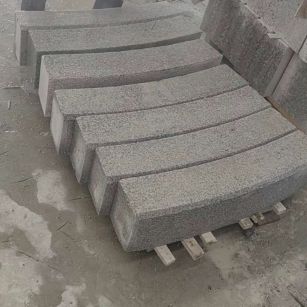 吴忠芝麻白弧形路牙石