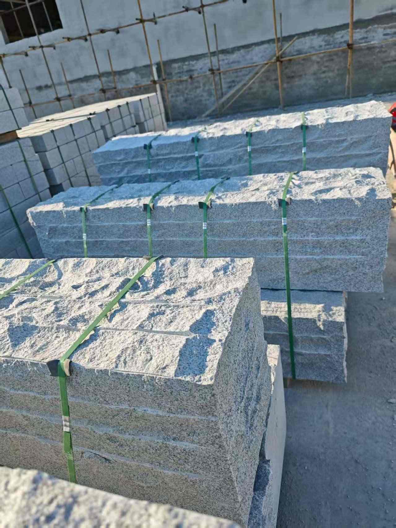 吴忠芝麻白自然面整石 坐凳