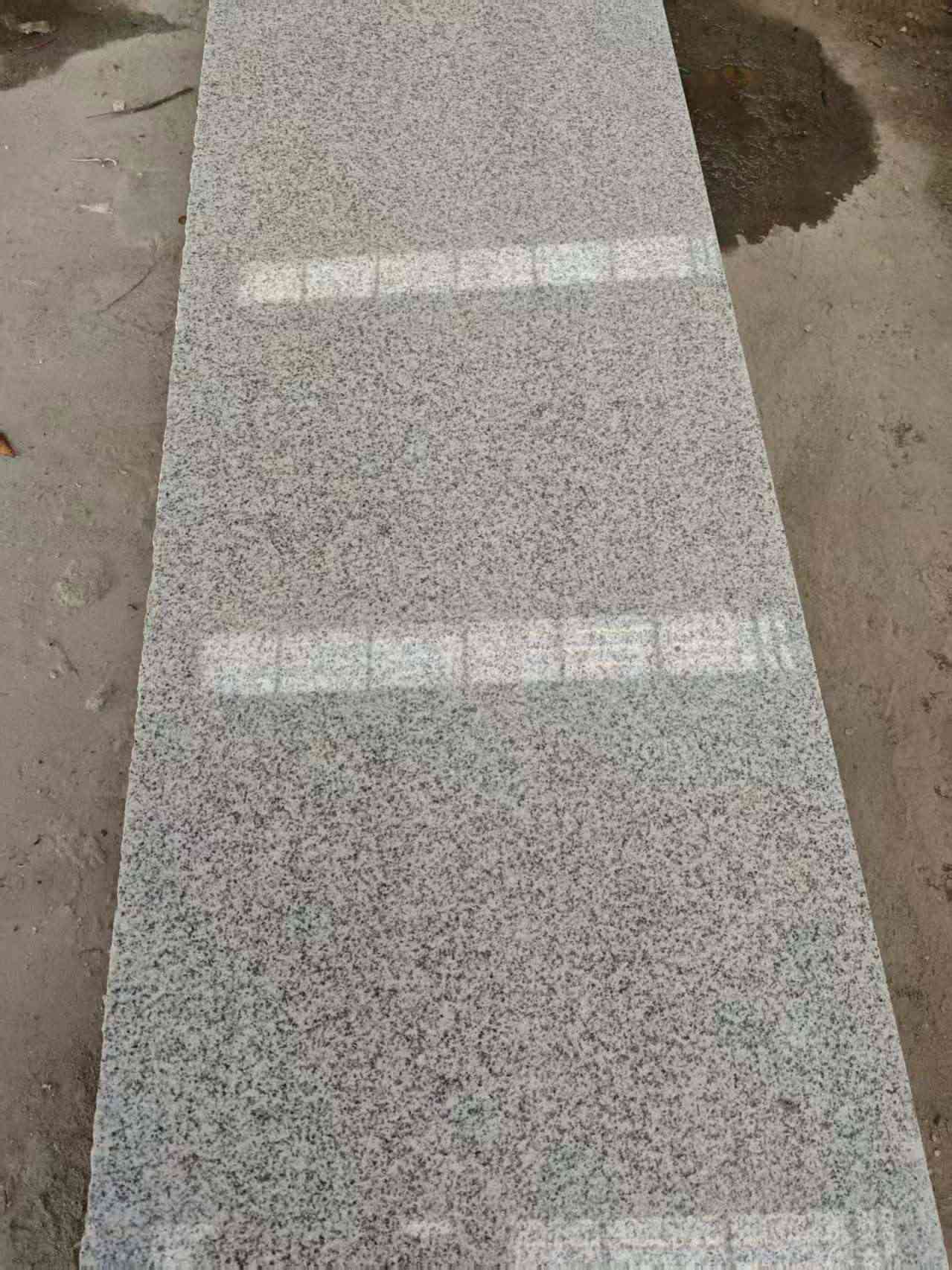 吴忠芝麻白光面毛板